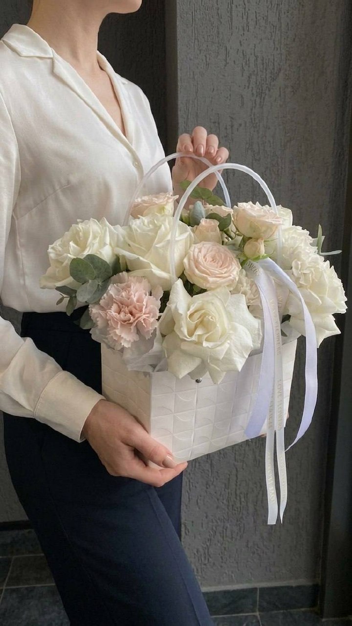 Композиция в сумочке: «Лёгкость момента»